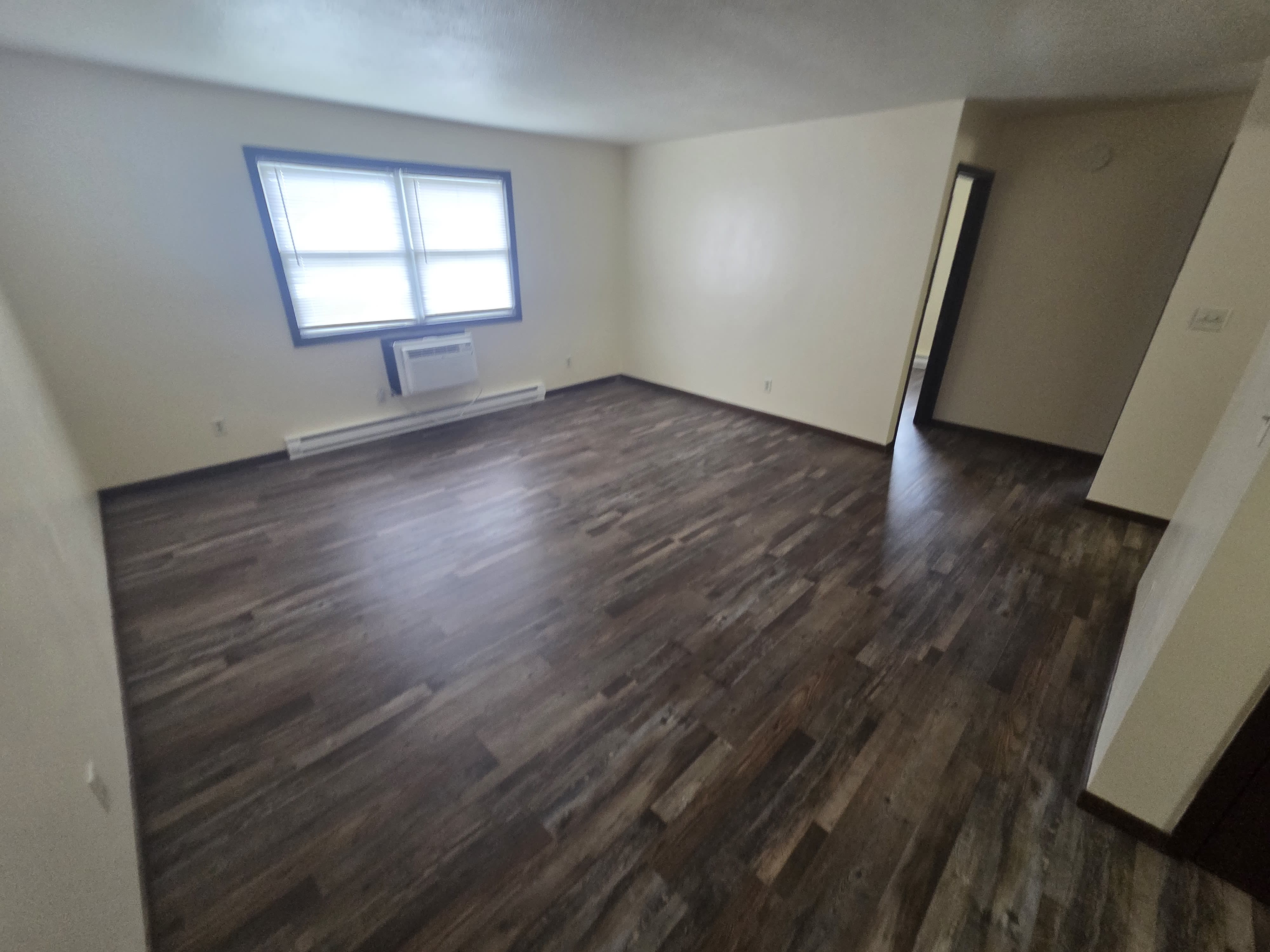 906 Hill St – photo 5
