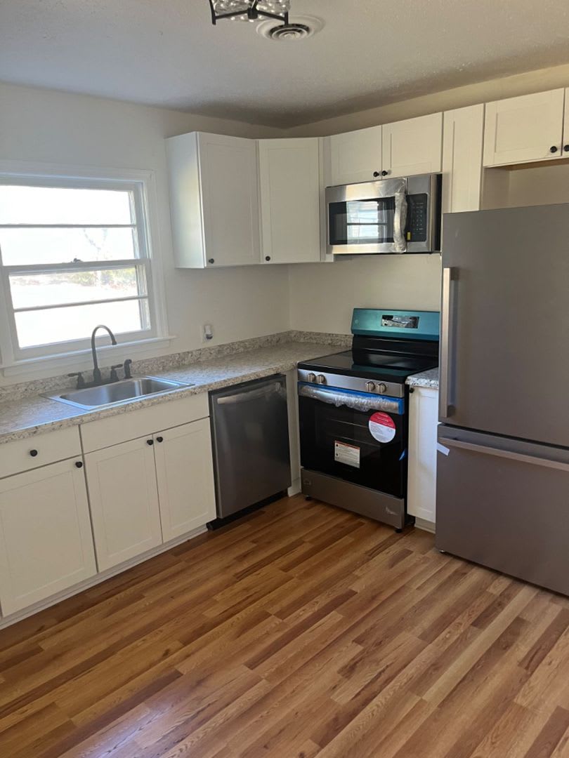 Coming Soon Charming Newly Renovated Duplex In Belmont Available Now – photo 1