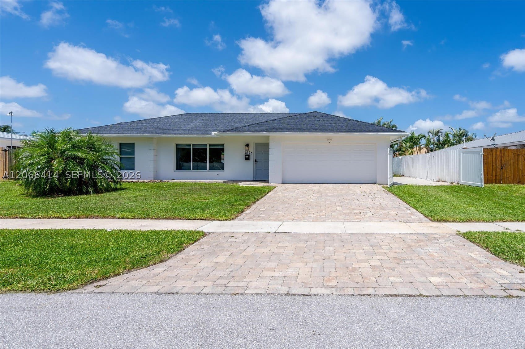 669 NW 15th Ave – photo 1