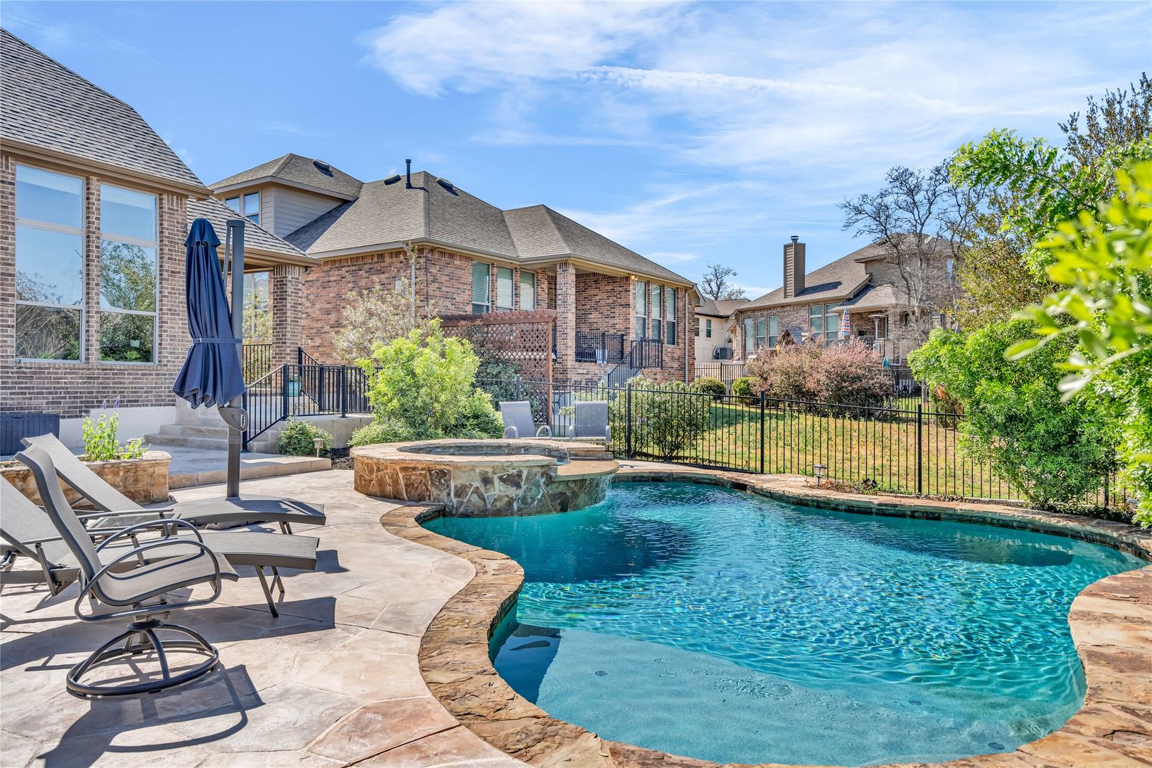 4BR/3BA Leander Home with Private Pool, Spa &amp; Outdoor Kitchen — $2,800/mo – photo 4