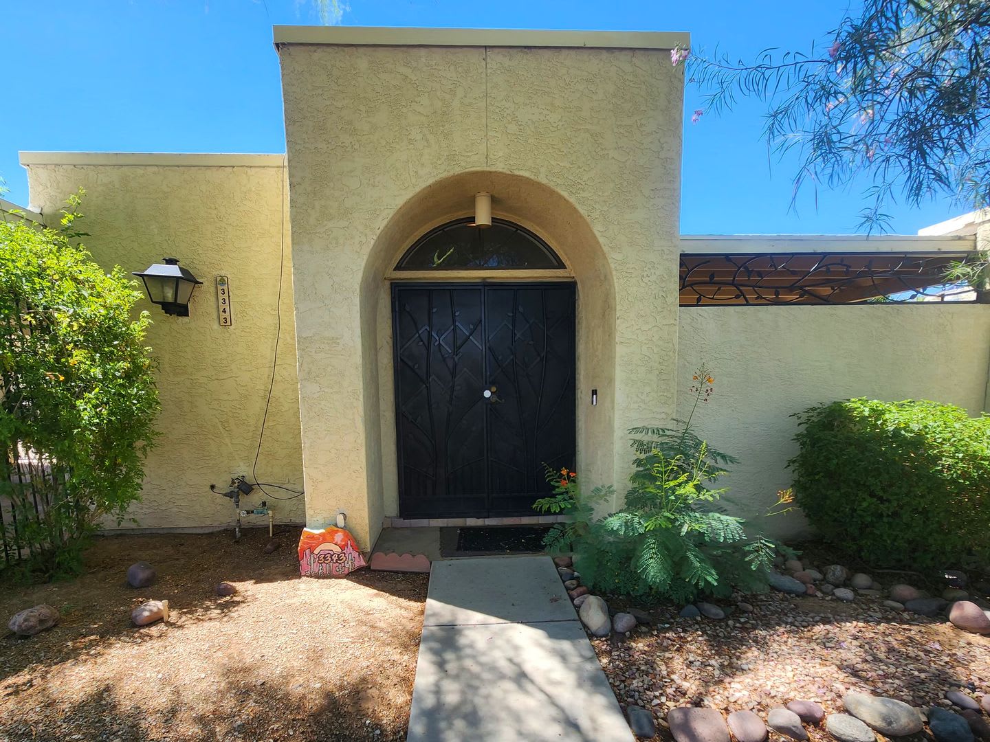 Turn-Key Midtown Oasis: Fully Furnished 3Bed/2Bath Townhome w/Private Yard – photo 2