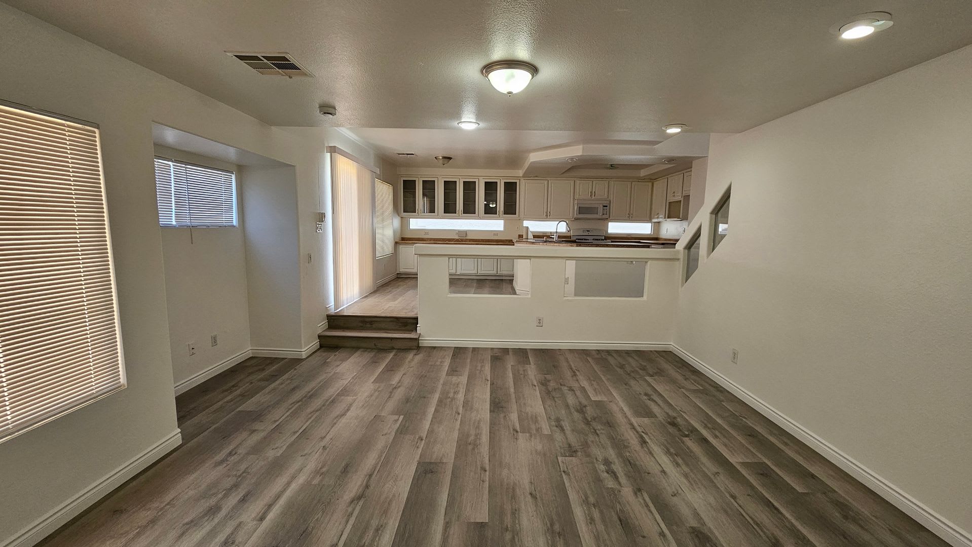 4 Bedrooms near Silverado Ranch! – photo 4