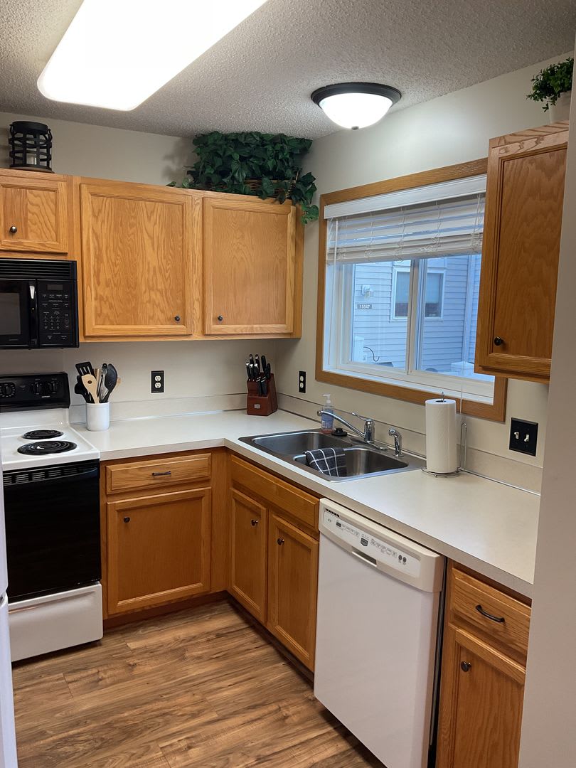2 Bed Apple Valley Townhome Available NOW! – photo 4