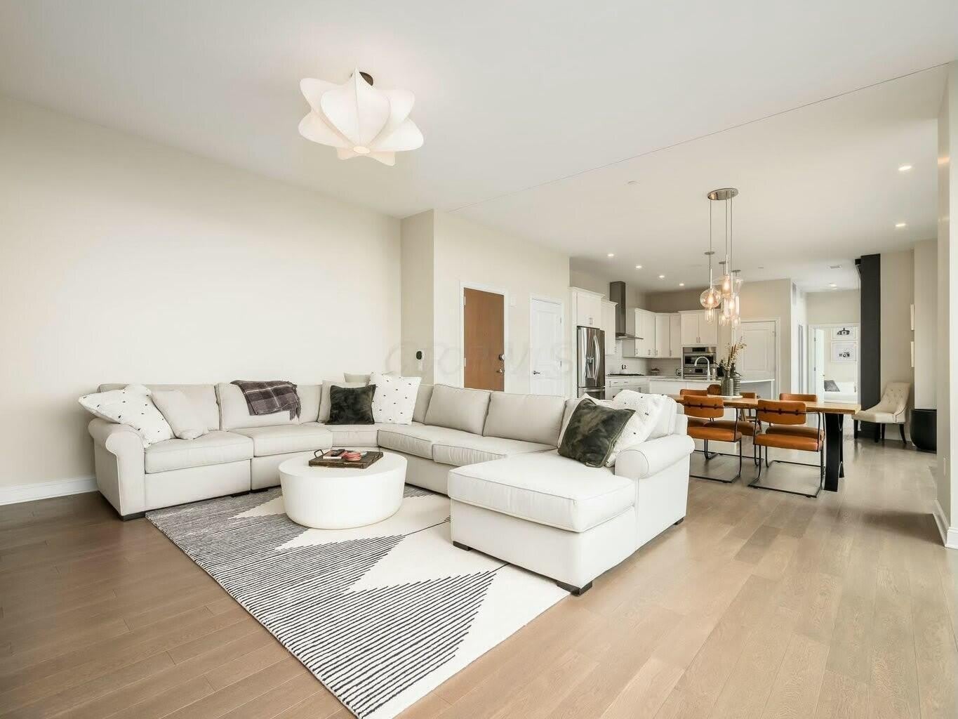 250 W Spring Street – photo 3