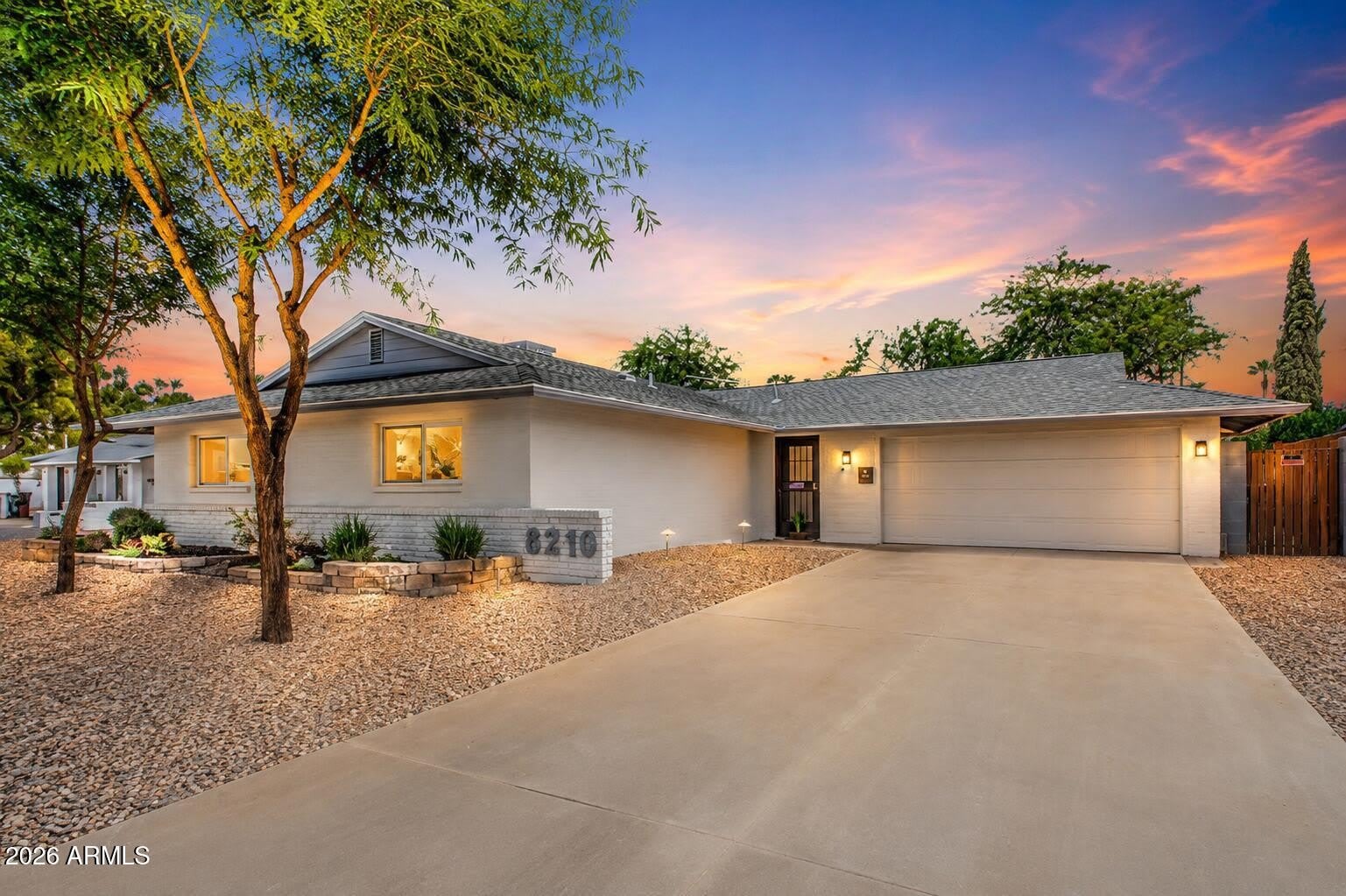 8219 E VALLEY VIEW Road – photo 1