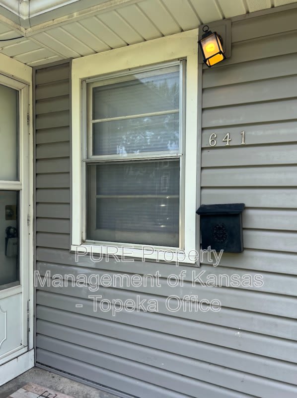 641 Sw Oakley – photo 3