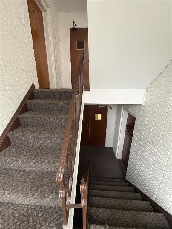 10 Longwood Dr – photo 2