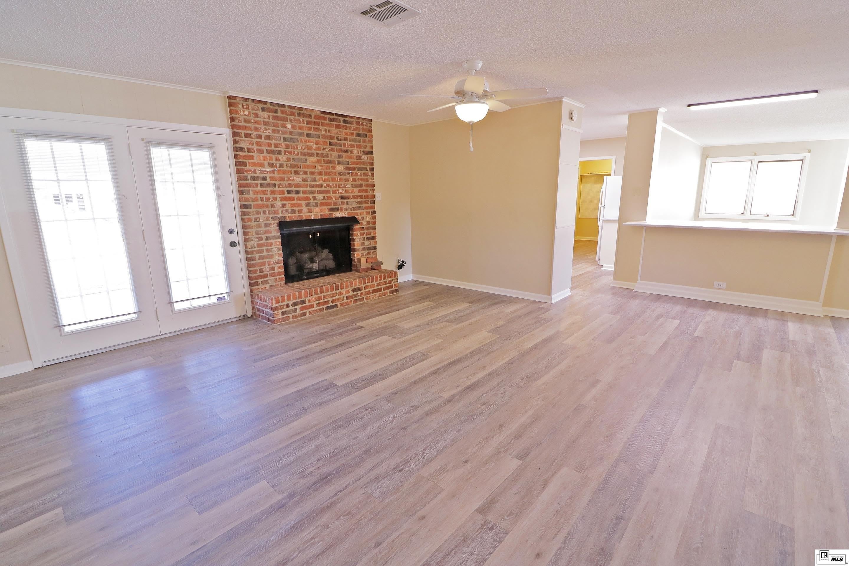 2504 KENMORE STREET – photo 2