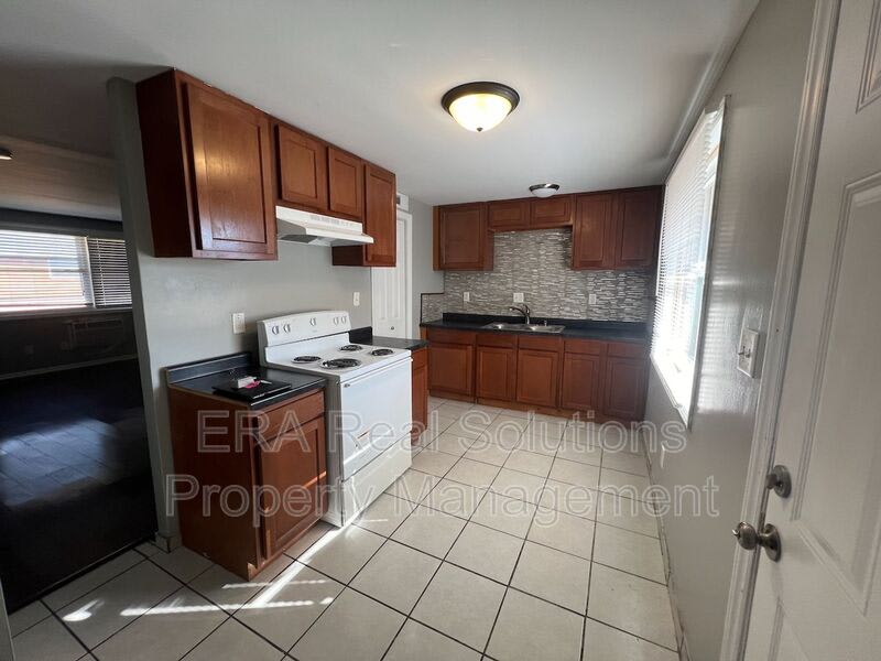 301 S Napoleon Ave – photo 5