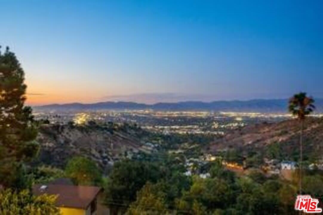 14445 MULHOLLAND Dr – photo 1