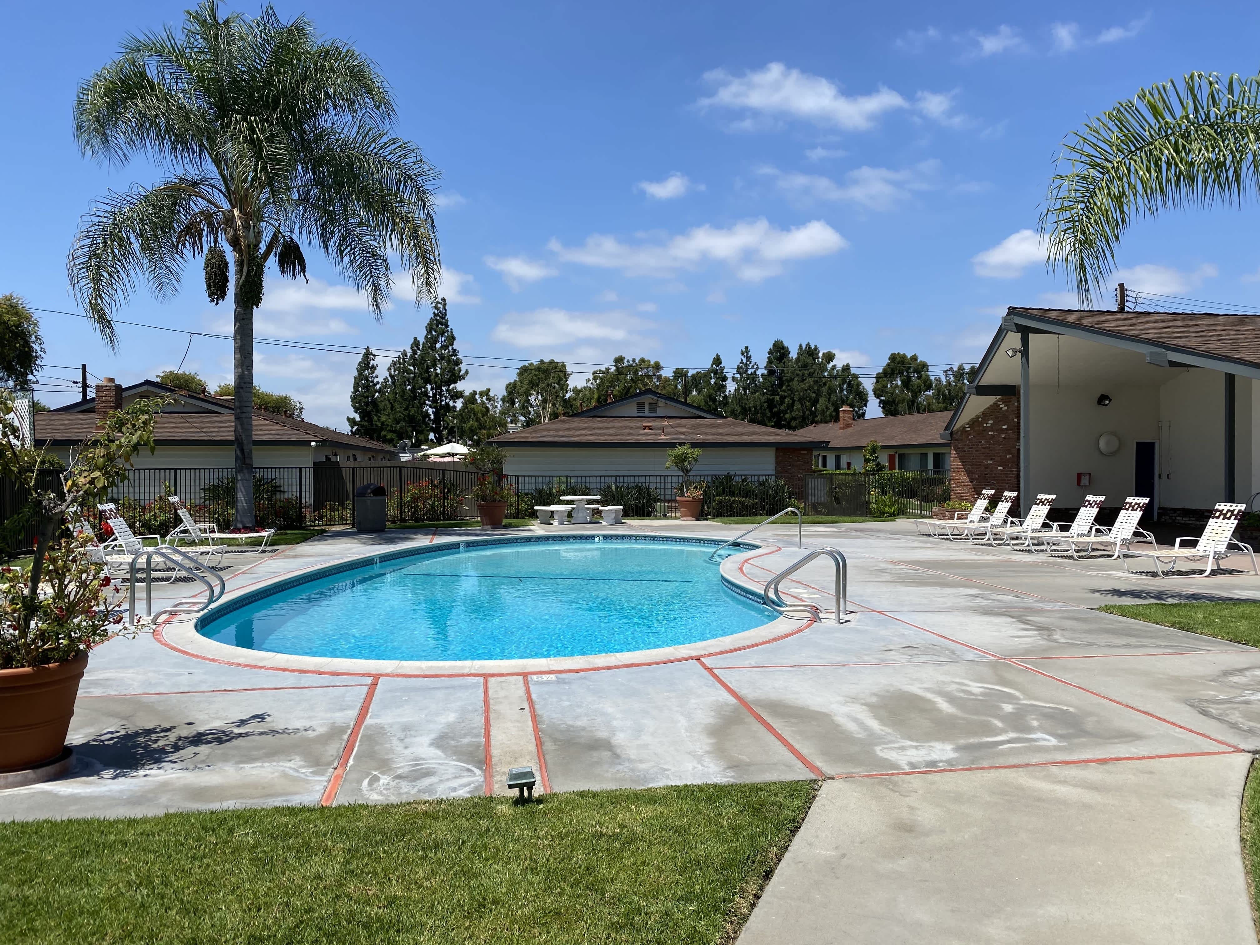 Orangewood Garden Apartments – photo 2