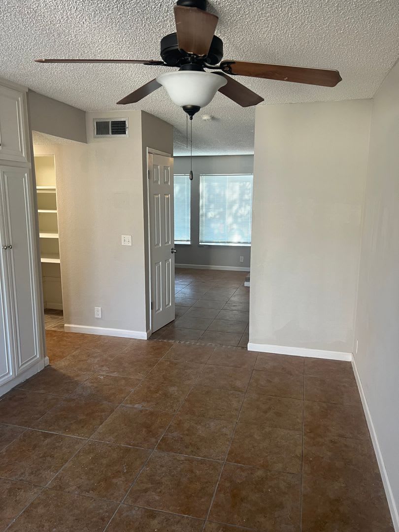 3 Bedroom 1.5 Bathroom Cheyenne & Civic Center – photo 3