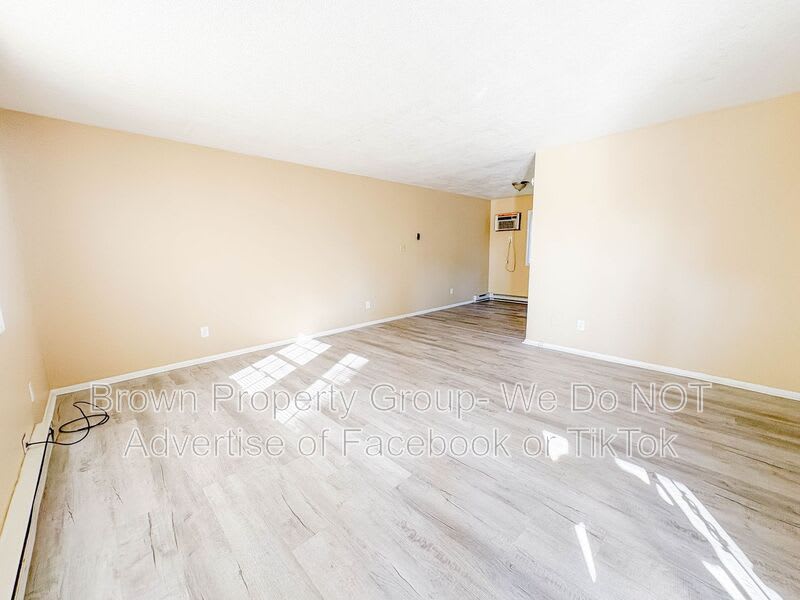 2310 Barrington Cir – photo 2