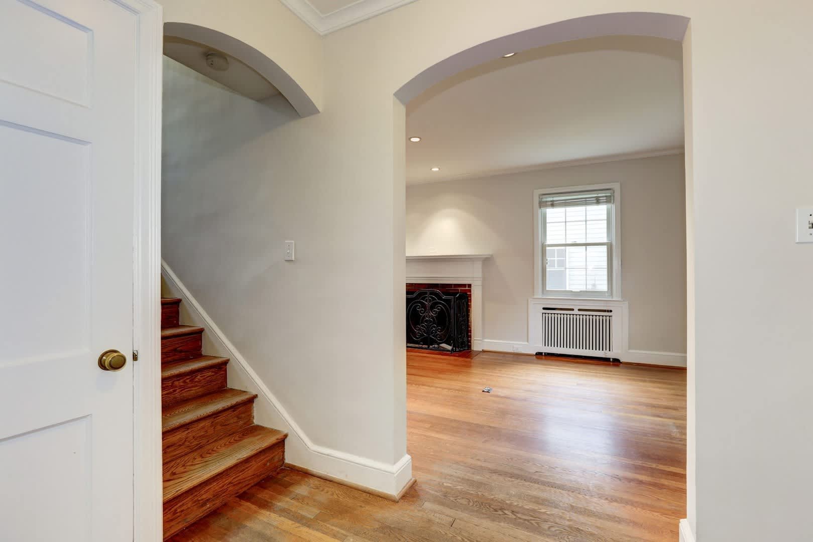 3 Bed Colonial in AU Park – photo 3