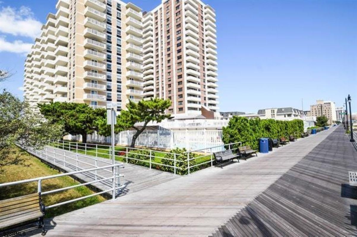 101 S PLAZA Pl – photo 1