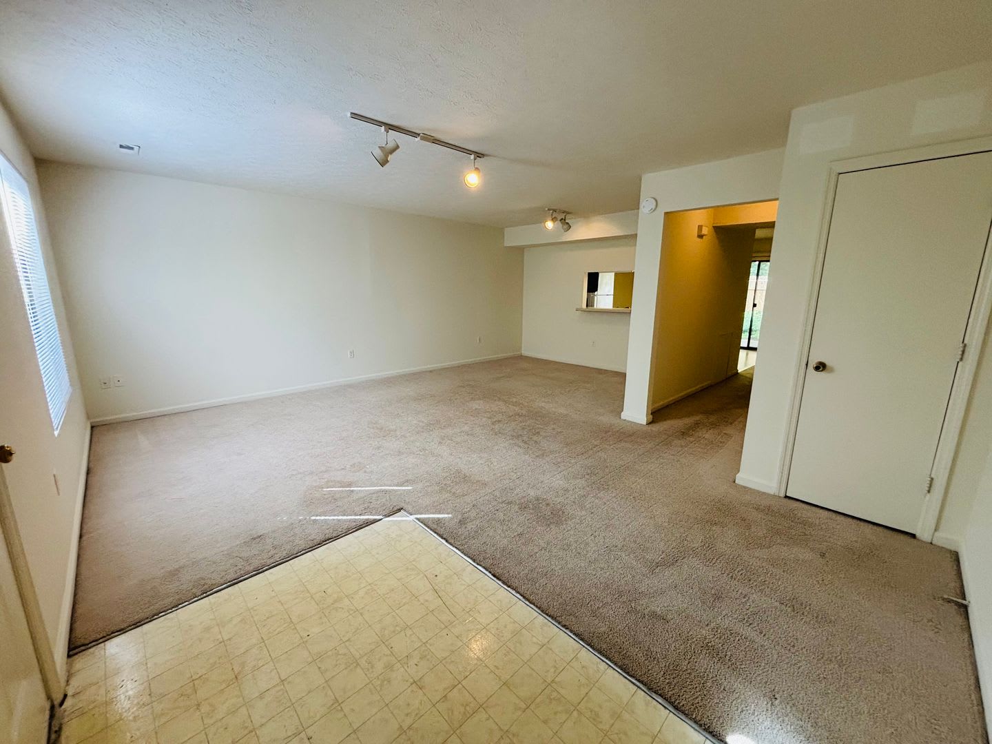 3 Bedroom 2.5 Bath Townhouse – photo 3