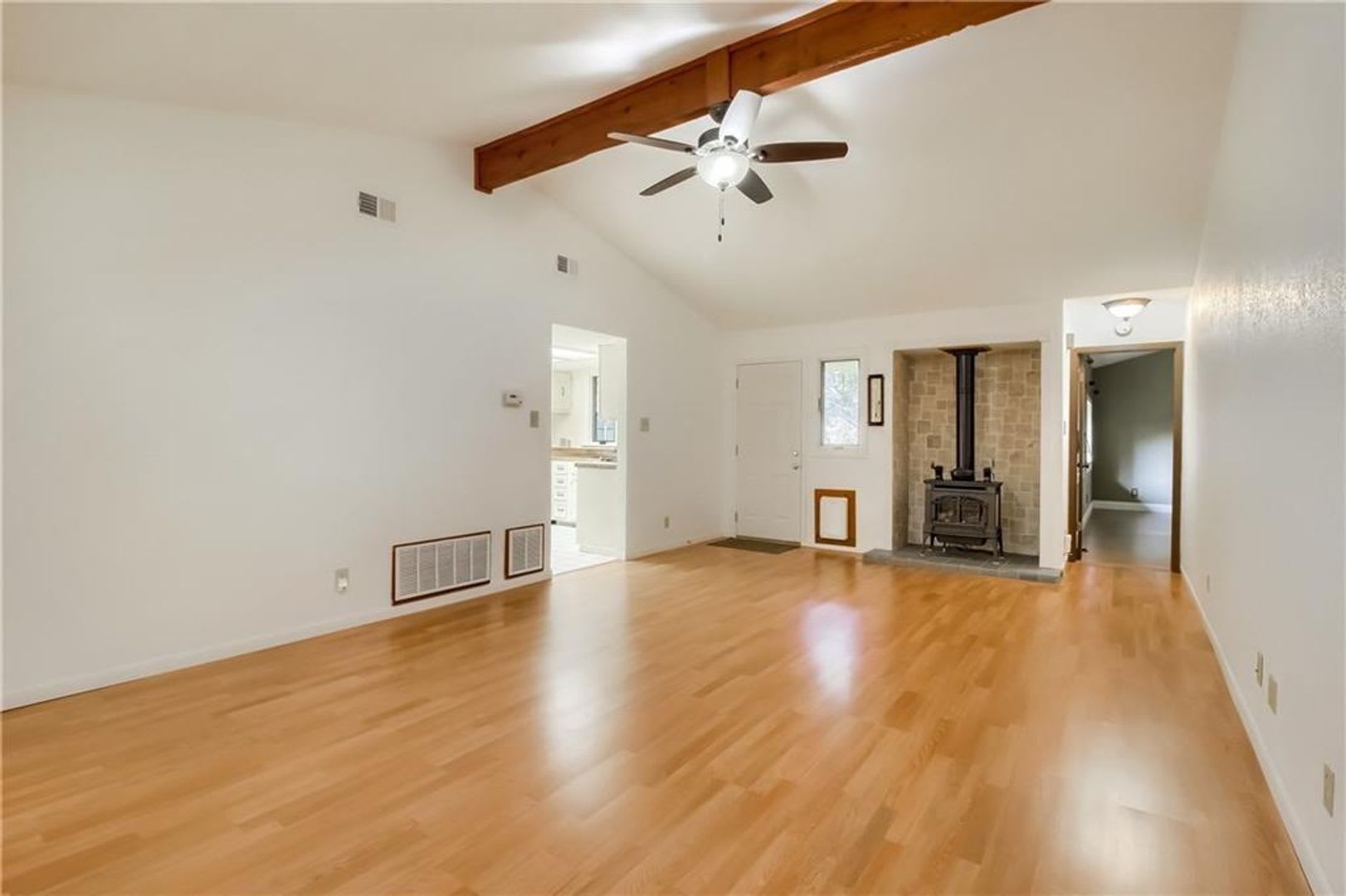 AVAILABLE FOR MOVE IN APRIL 7th – photo 3