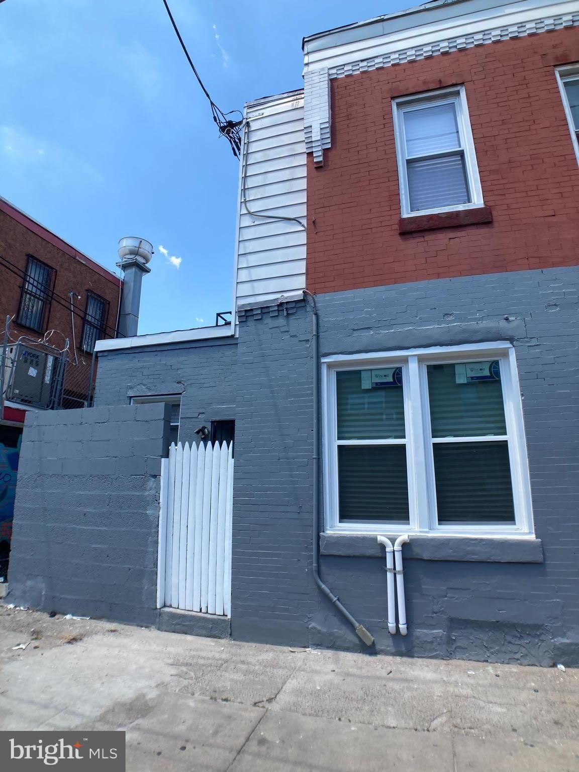 1950 CLARENCE Street – photo 2