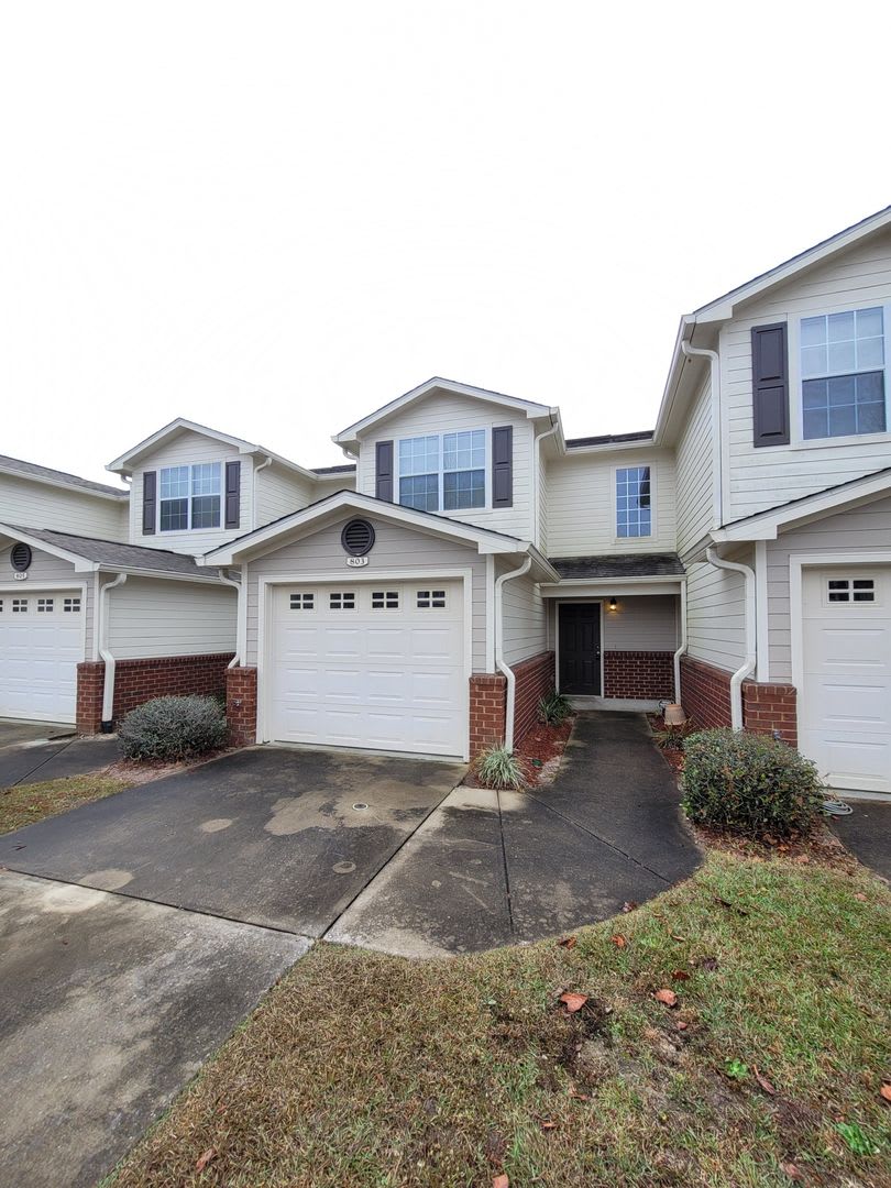 803 Majestic Drive: MOVE-IN SPECIAL: HALF OFF YOUR FIRST FULL MONTH’S RENT! – photo 1