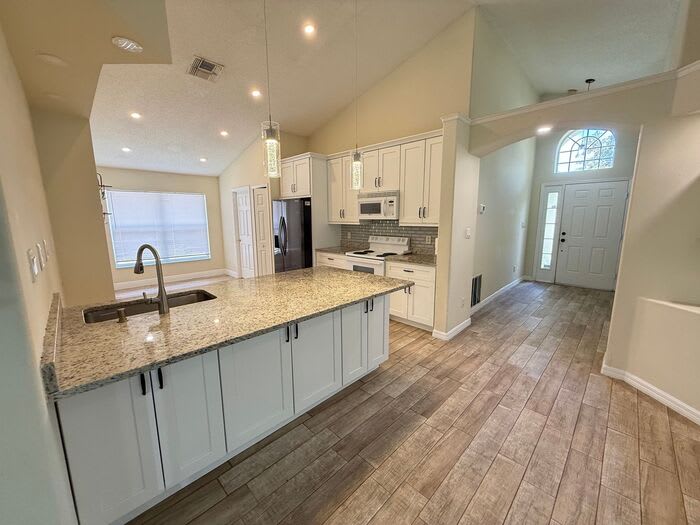 1221 Singleton Circle – photo 3