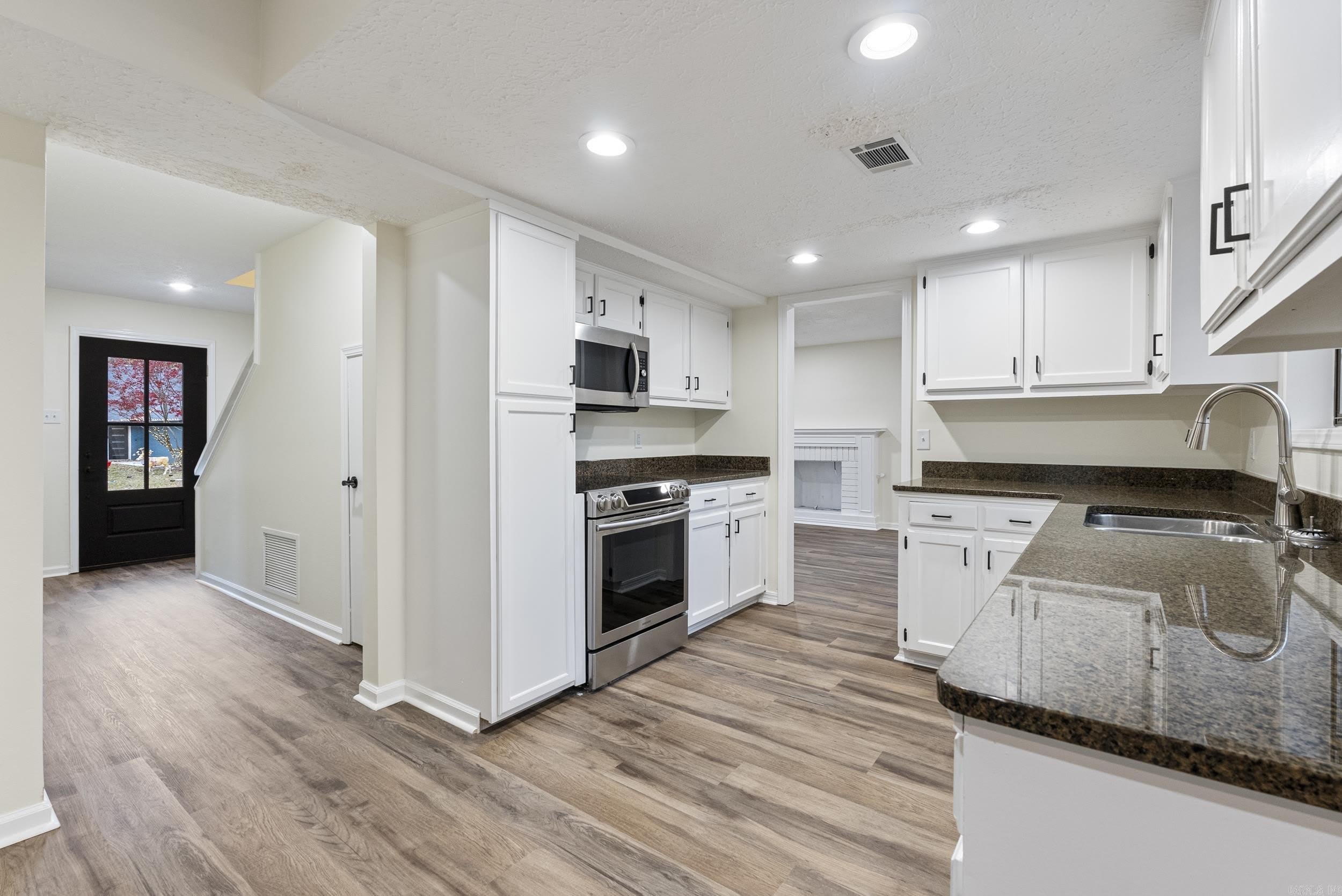 10 Woodbridge Drive – photo 5