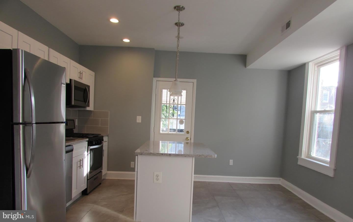 2735 CHESTERFIELD AVE – photo 5