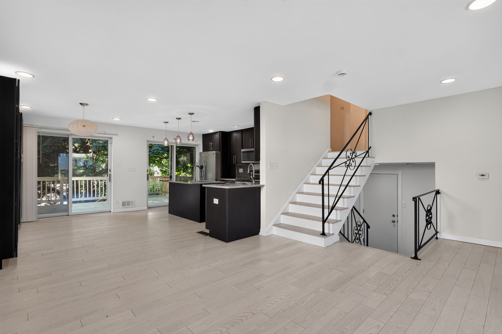 Luxury Living In This Bright Charming 3Bd 2 5Bth Sf Home In North Cleveland Park – photo 5