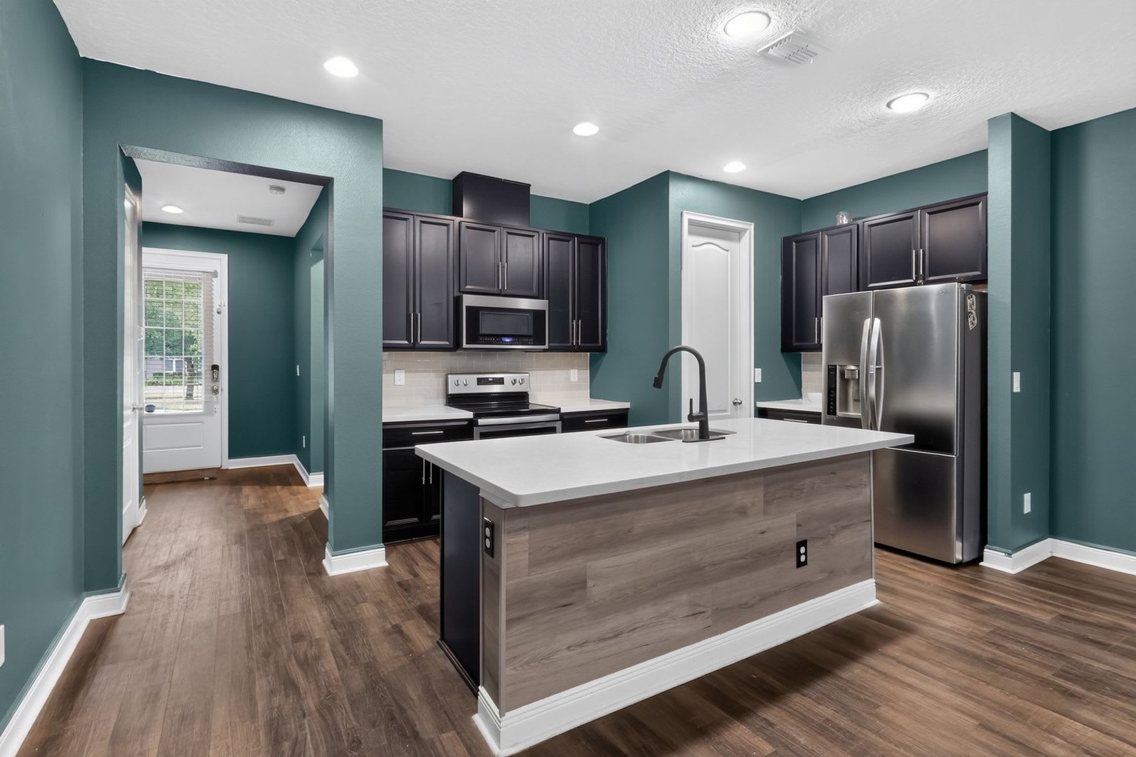 Charming 4BR Townhome in Winter Garden – photo 2