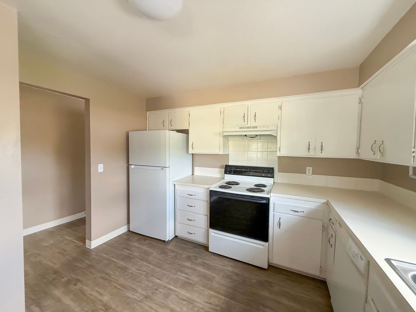 Comfortable 2 Bed / 1 Bath Just Steps from EWU – photo 3