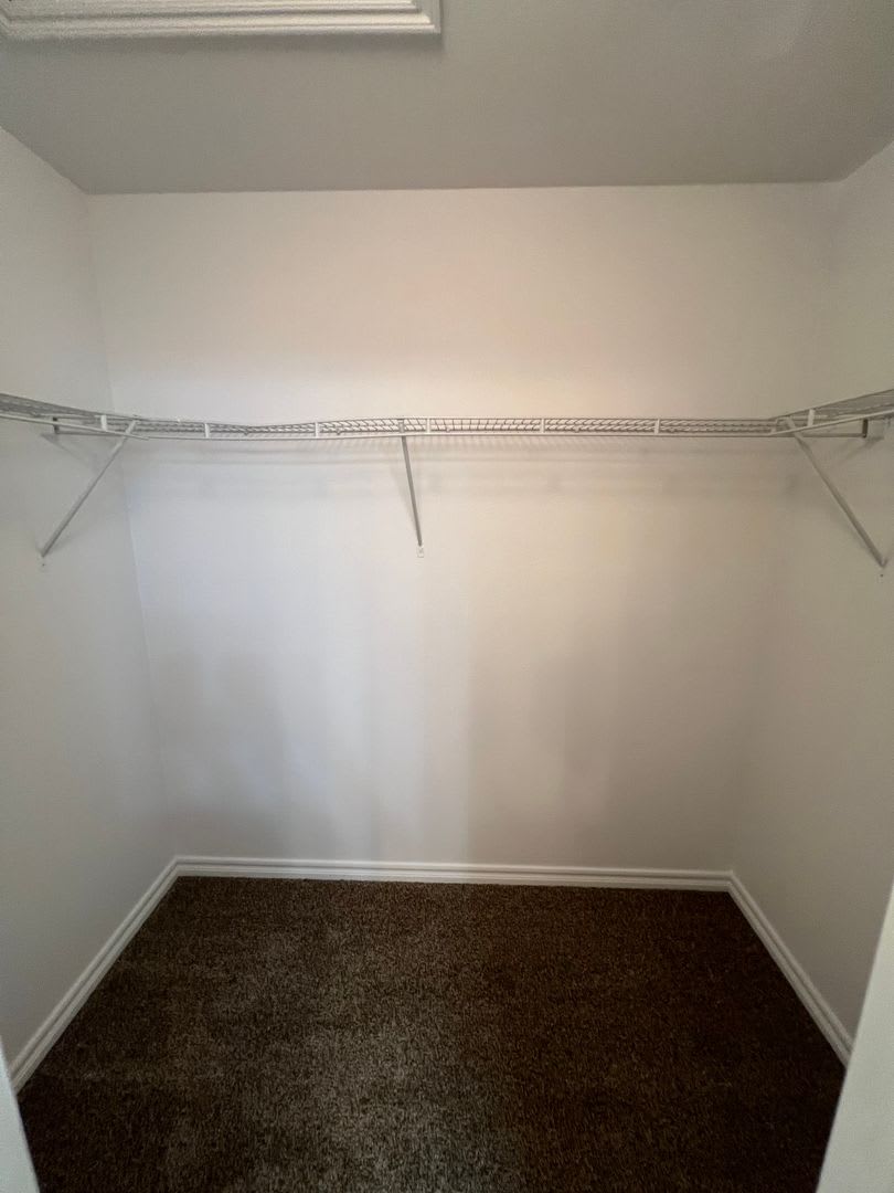 Large 4 Bed 2.5 bath blocks from Fort Riley – photo 3