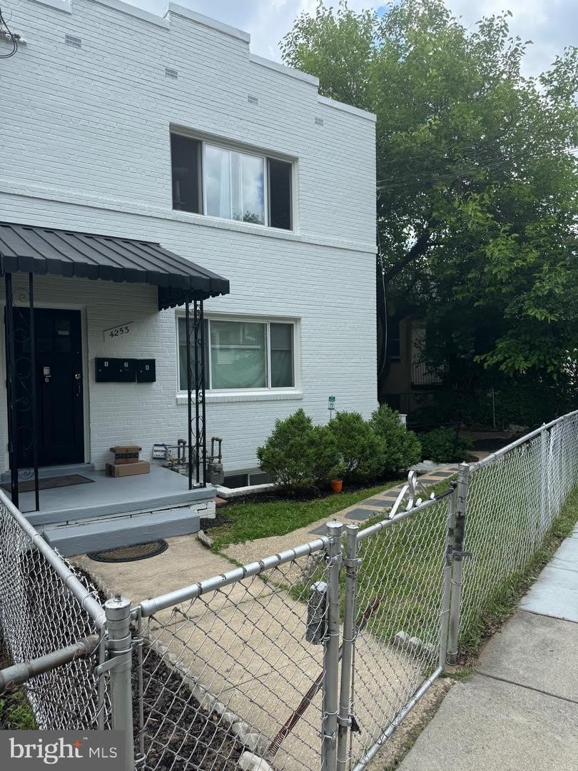 4253 BROOKS ST NE #B – photo 2