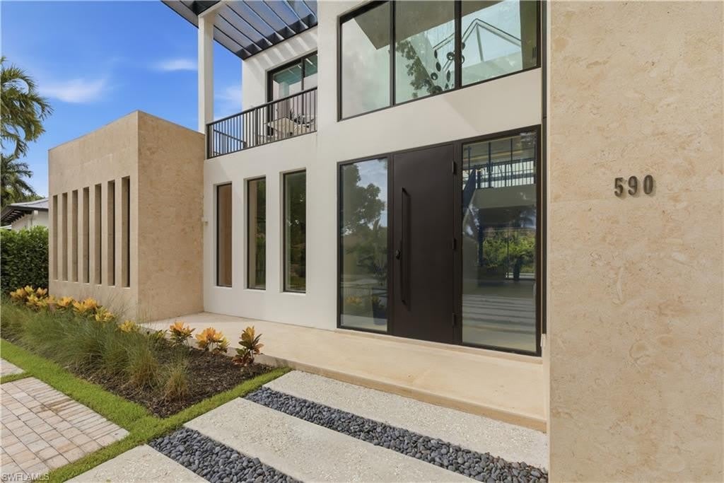 590 6Th Ave N – photo 4