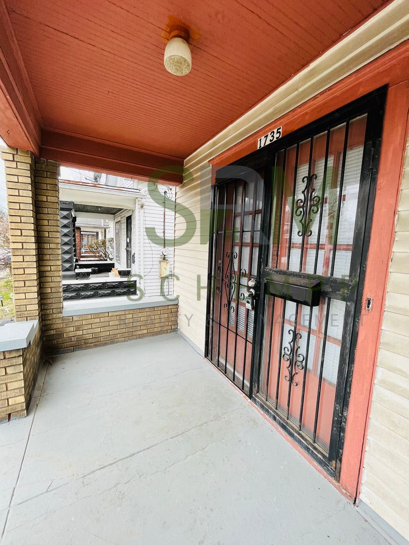 Two Bedroom House with Detached Garage-Section 8 Accepted – photo 2