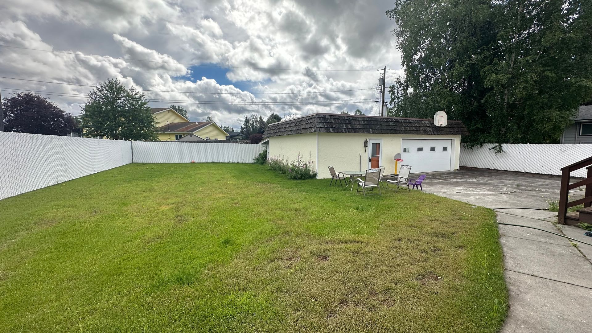 2Bed/1Ba/1Car Amazing Apartment on Riverview Dr., All Util. Includ., sorry no pets. – photo 4