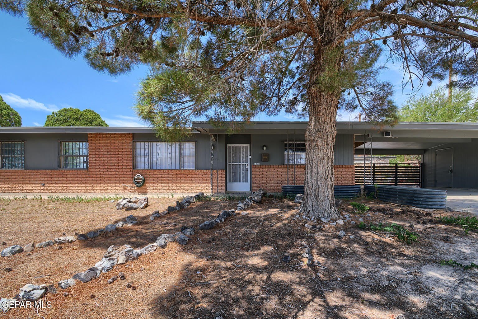 2927 HARRISON Avenue – photo 1
