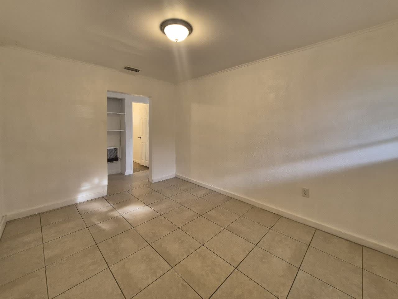 1726 W Chestnut St Apt B – photo 5