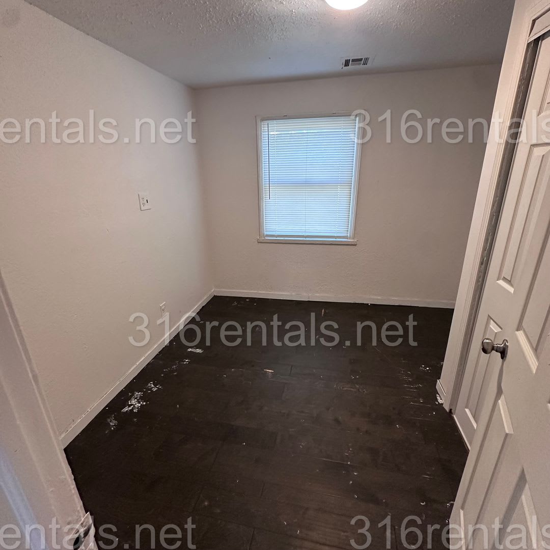 875 2 Bed 1 Bath Single Family Home – photo 5
