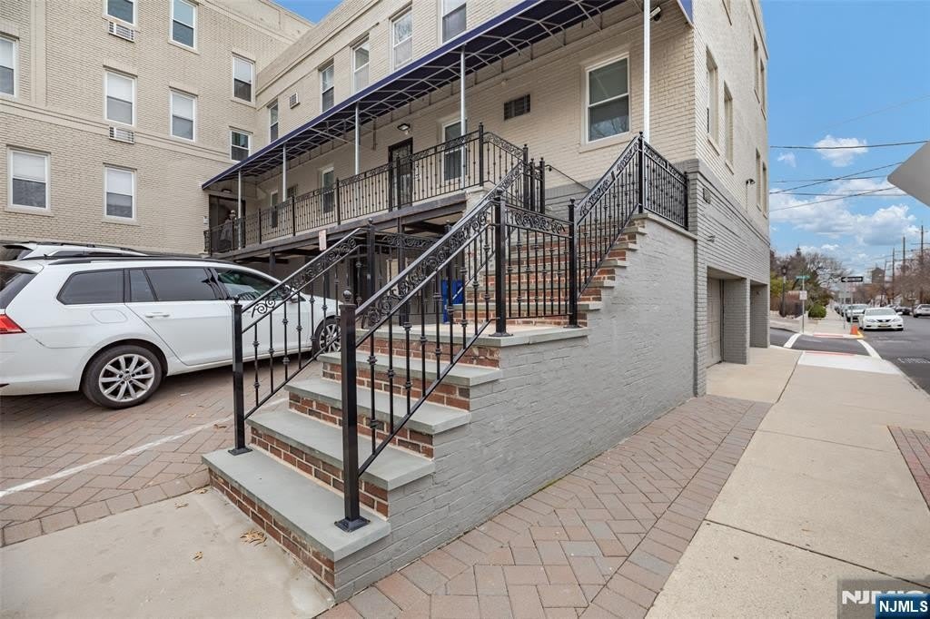 280 Undercliff Avenue – photo 3