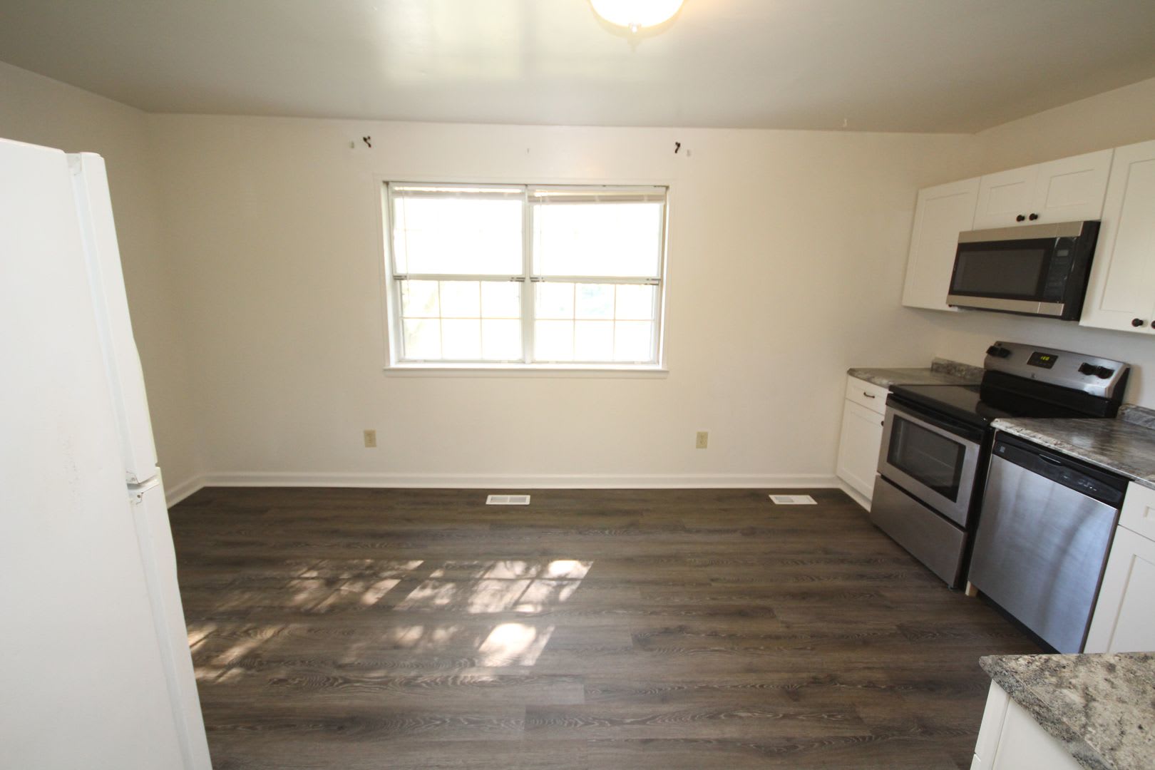 Freshly renovated 3 bedroom with bonus room in Edgewood, MD! – photo 4
