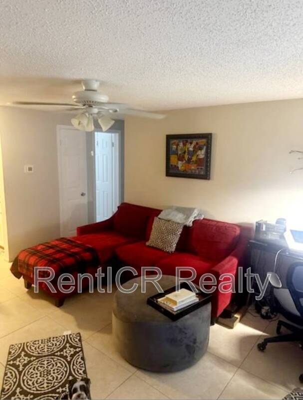 561 Laura Lane – photo 3