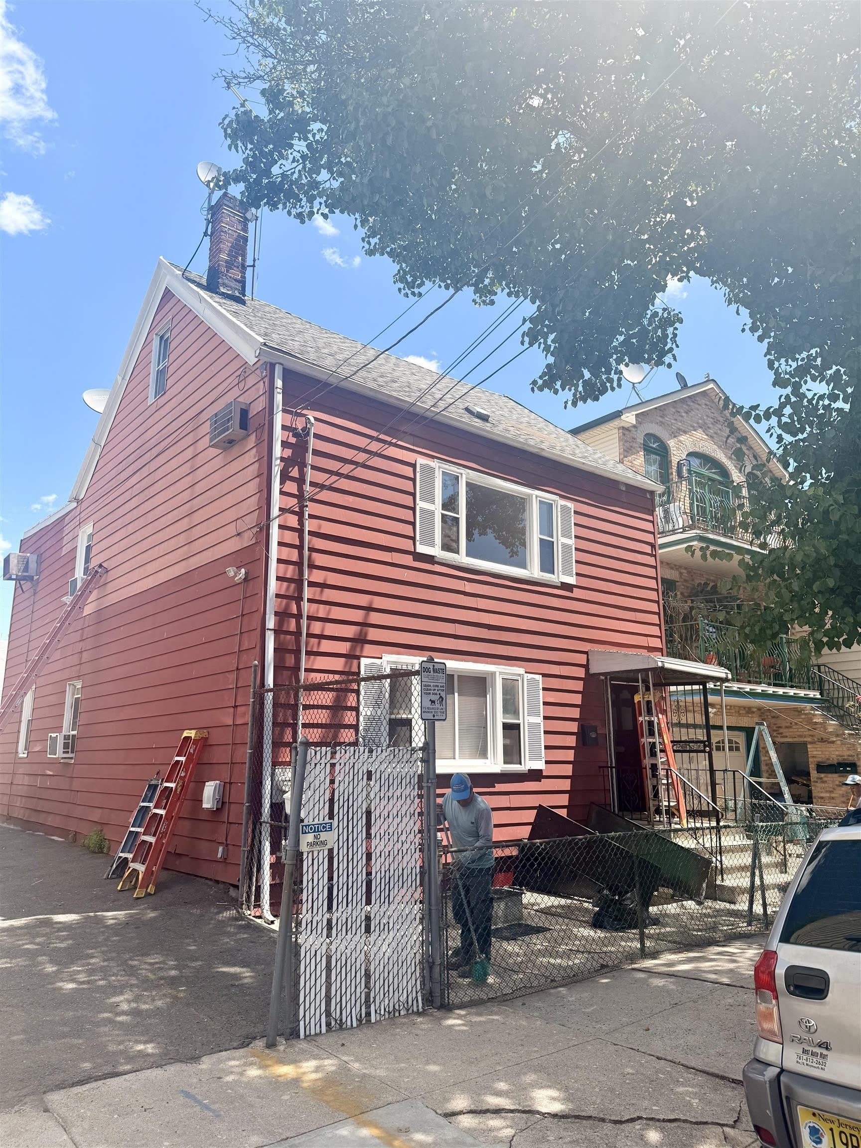 92 LAIDLAW AVE – photo 1