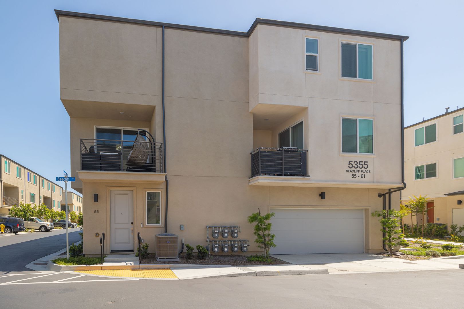 Modern 3-Story Townhouse in Agualuna! – photo 1