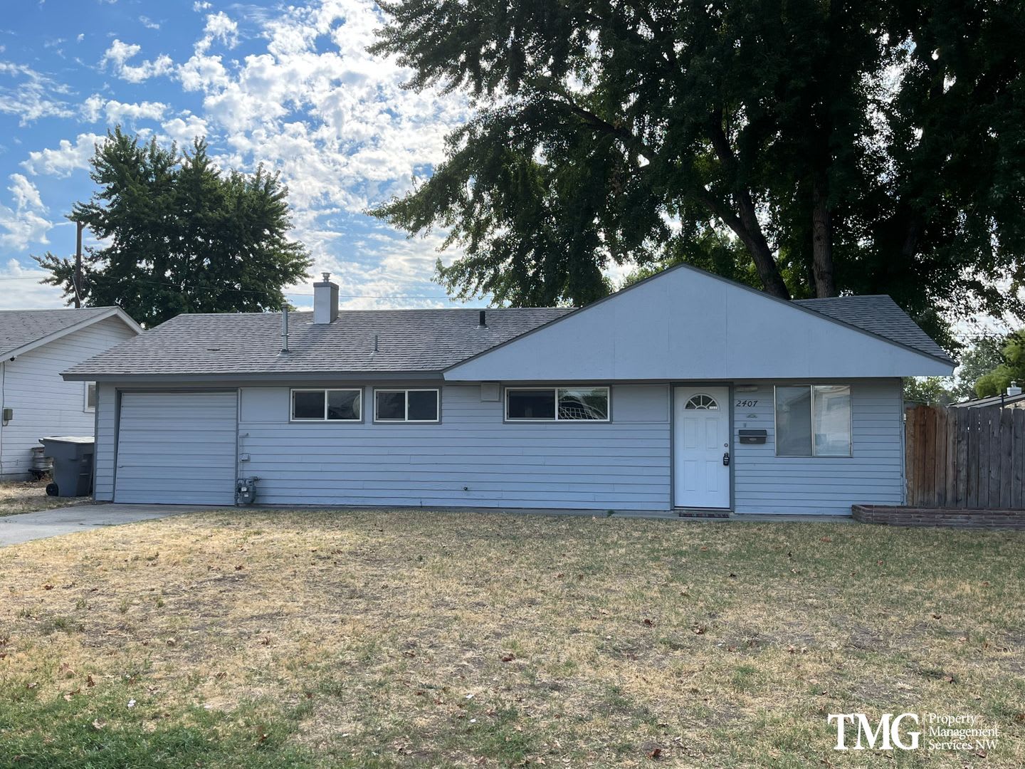 Remodeled Rambler For Rent New Floors New Bathroom Fully Fenced Yard Pets Welcome – photo 1