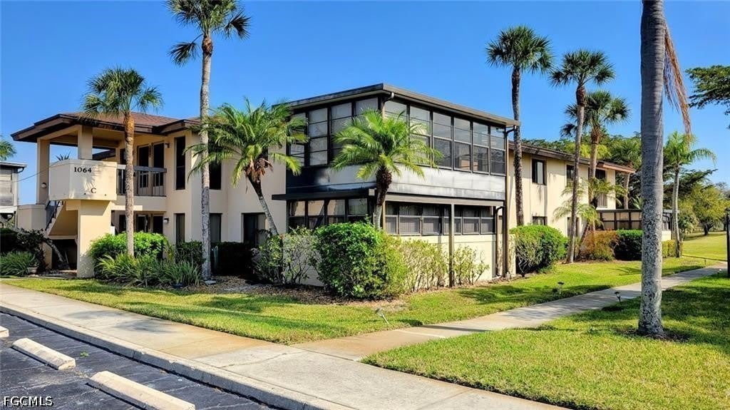 1064 Villa Drive – photo 2