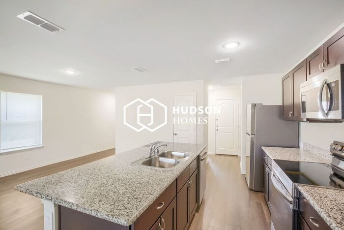 811 South Sutton Street – photo 4