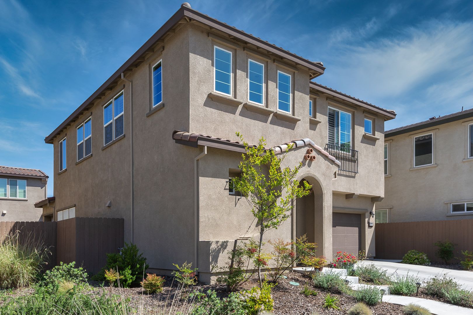 Immaculate single owner home in Natomas w/generous open layout – photo 3