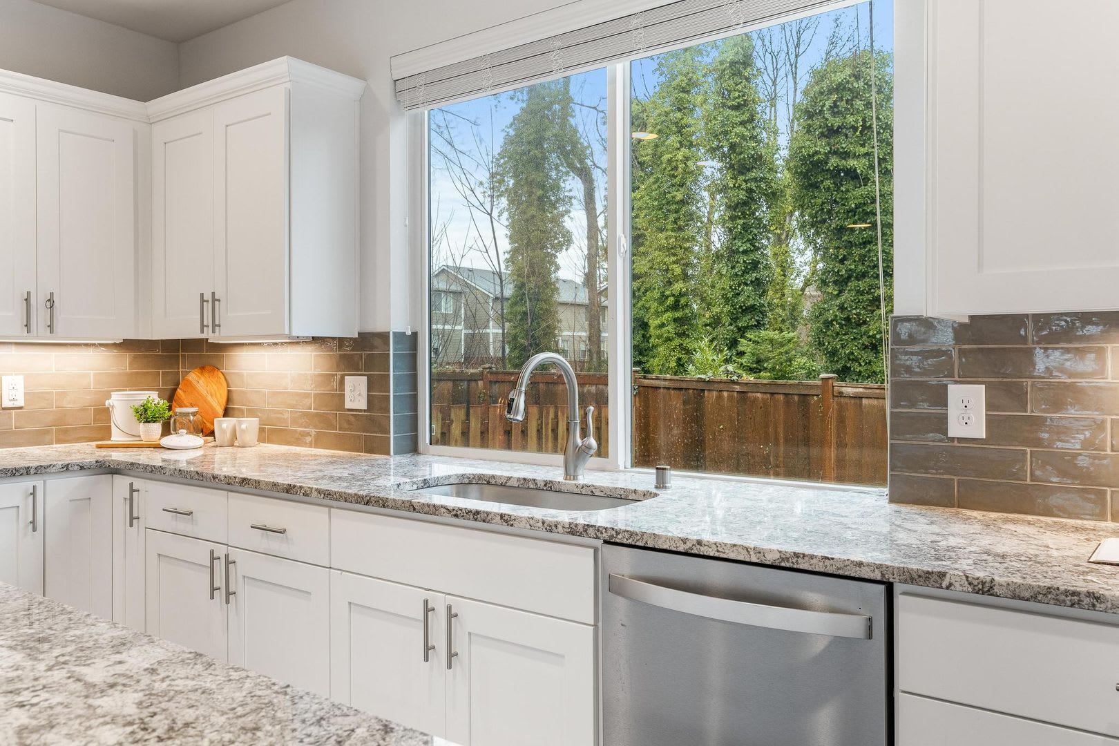 Modern Built Home in Great Neighborhood – photo 5