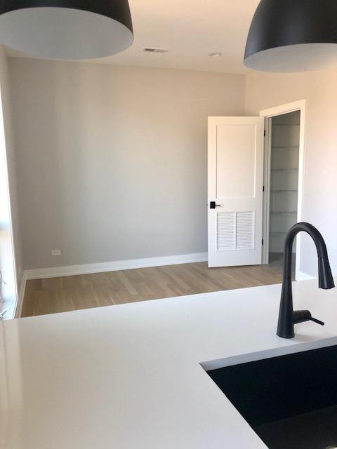 1046 W Cornelia – photo 5