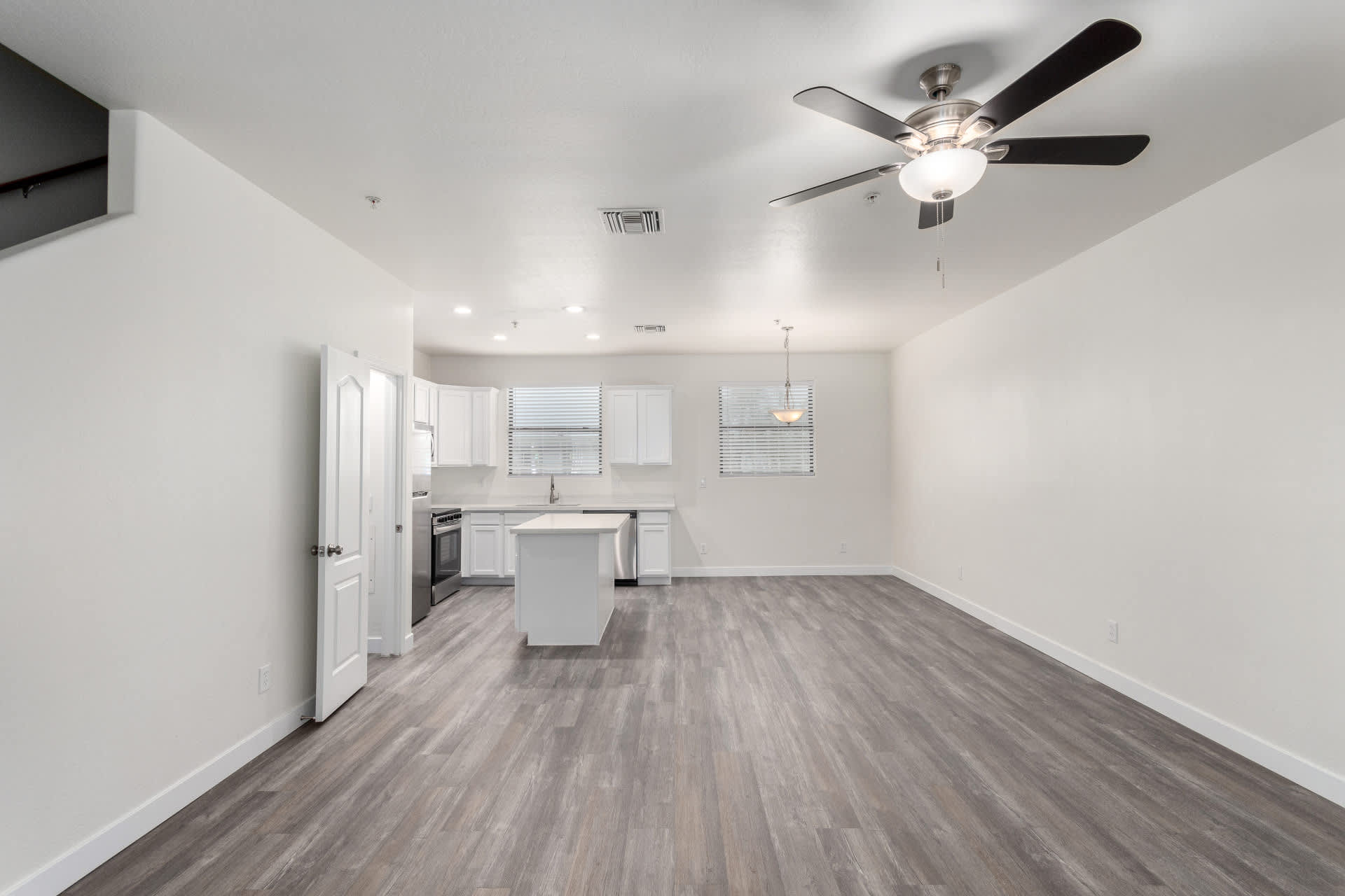 111 W Beth Dr – photo 4
