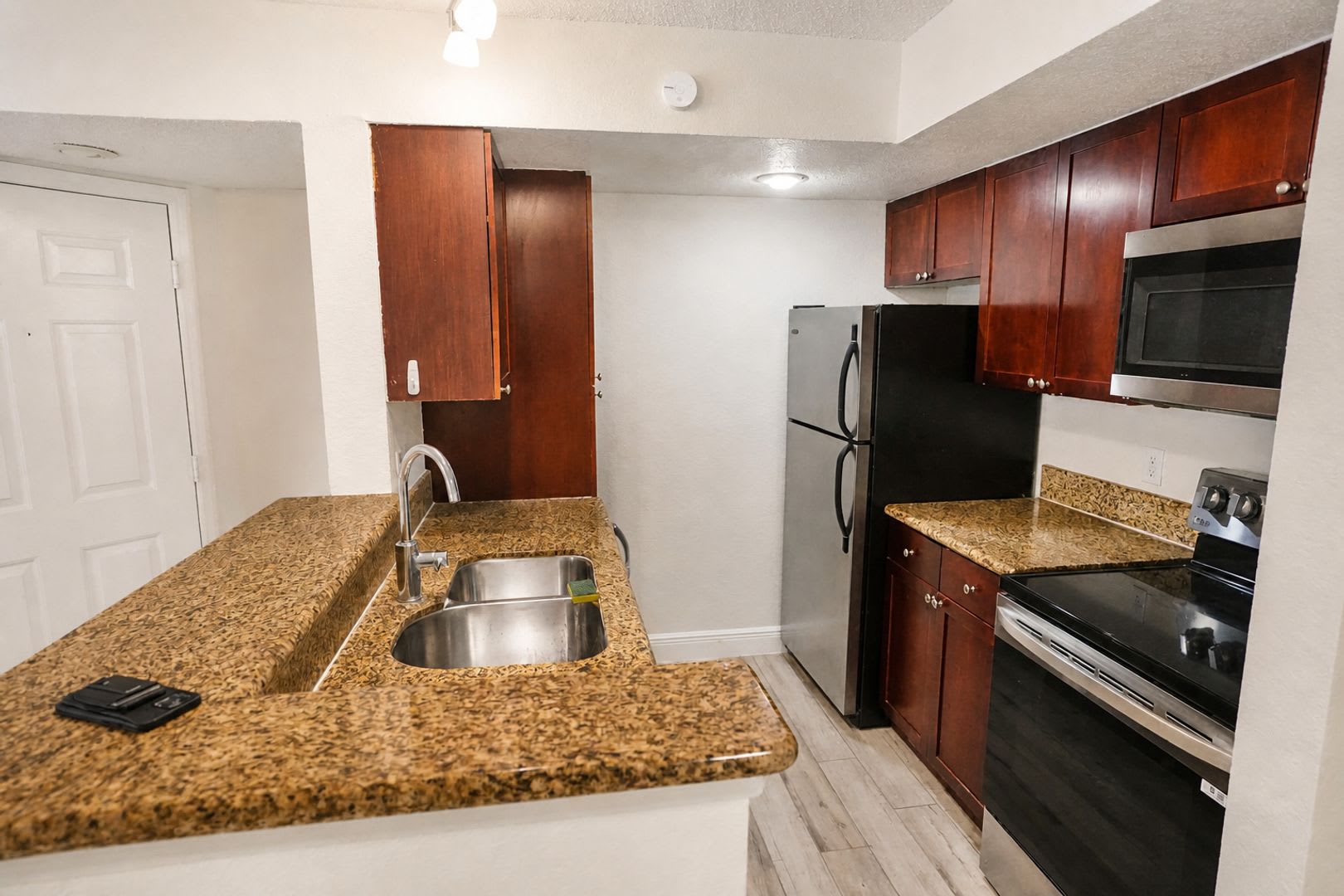 Renovated 2/2 with Pond View Gated Community Near Millenia – photo 2
